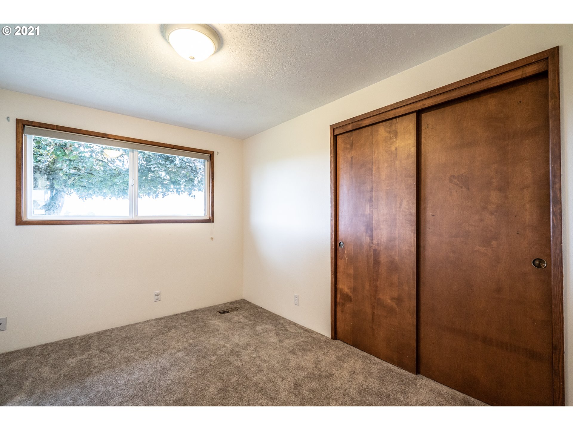 9657 South Kraxberger Road Canby, OR 97013 - Photo 7 of 32 a view of an empty room with a window