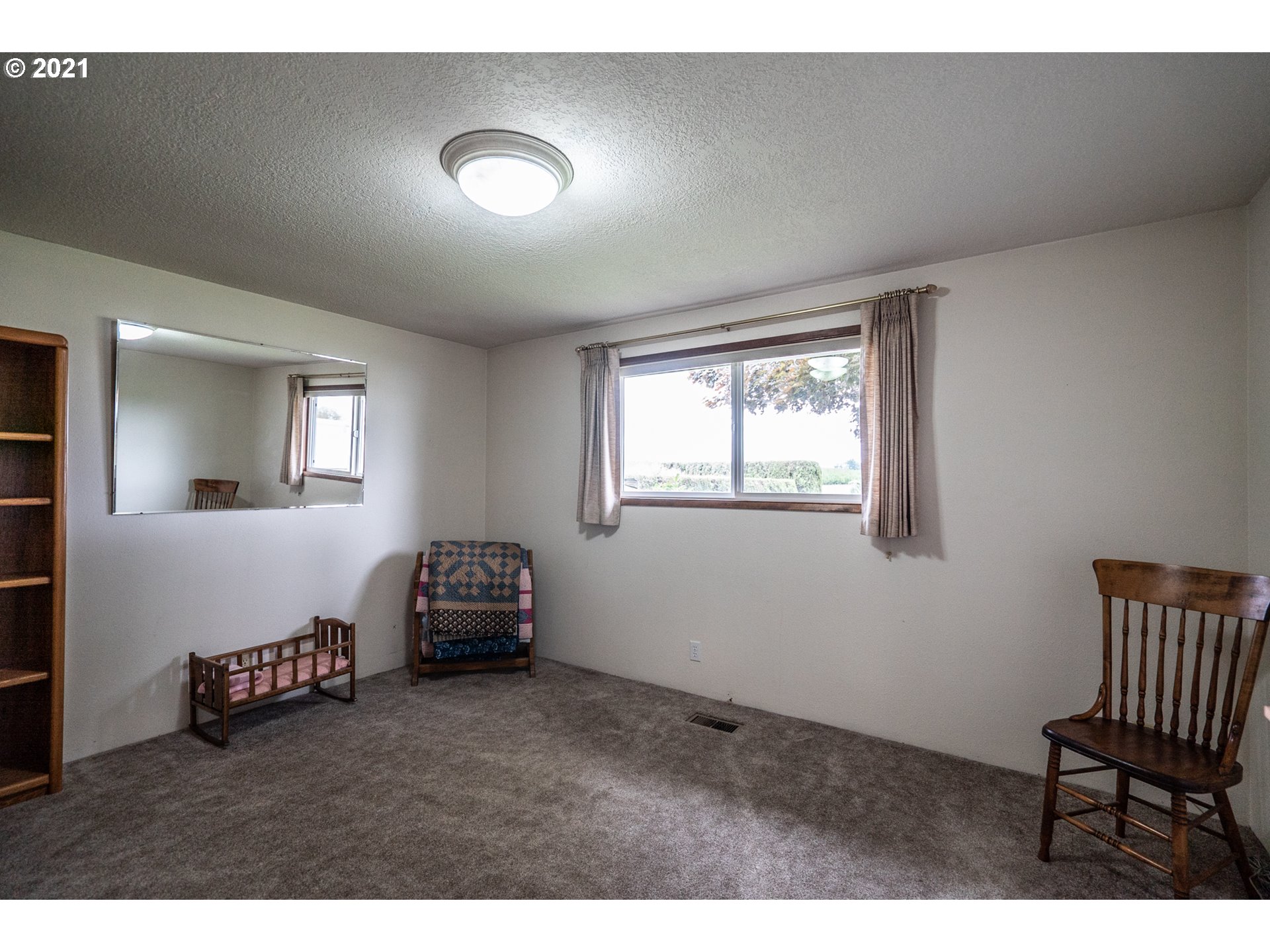 9657 South Kraxberger Road Canby, OR 97013 - Photo 8 of 32 a bedroom with a bed and a chair