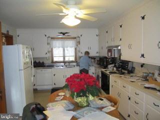 219 Hemlock Road Ephrata, PA 17522 - Photo 5 of 9 Gallery Image 5