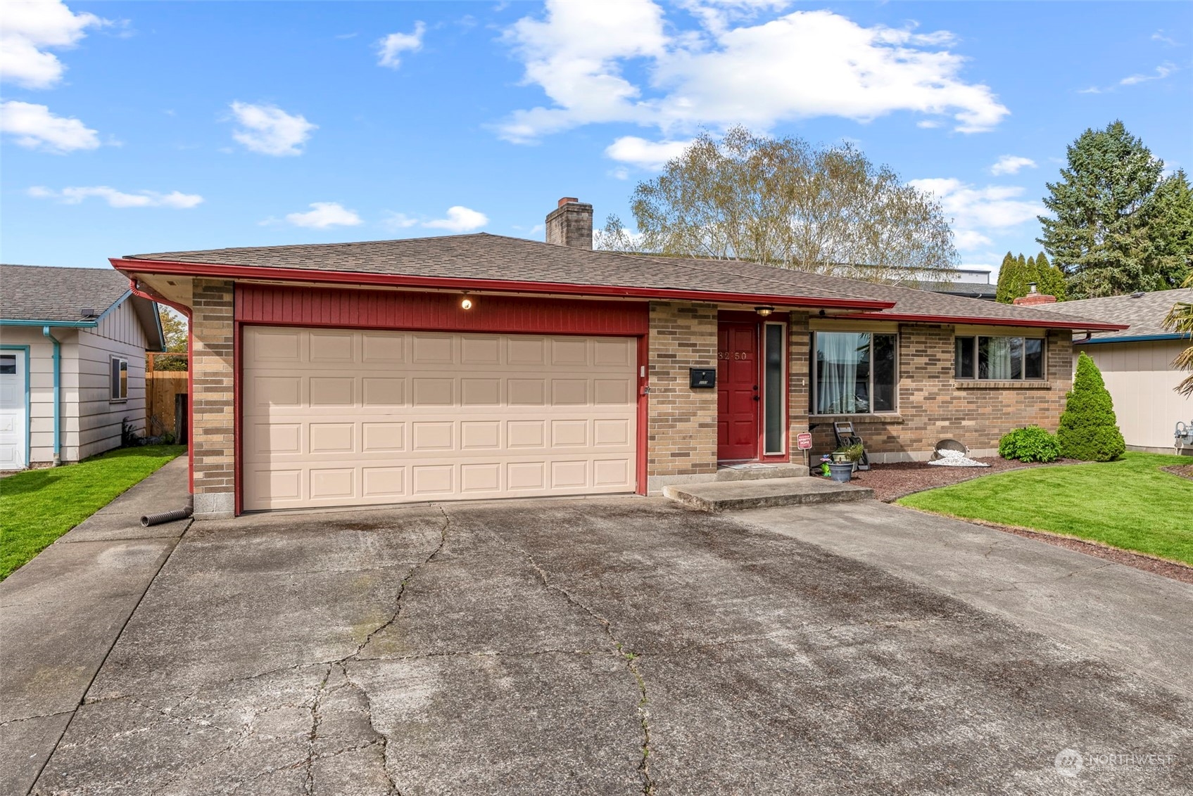 3250 Maple Street Longview, WA 98632 - Photo 1 of 28 Gallery Image 1