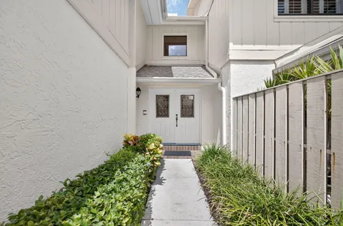 $540,000 | 16942 Waterbend Drive, Unit 258, Jupiter, FL 33477