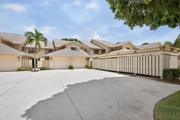 $540,000 | 16942 Waterbend Drive, Unit 258, Jupiter, FL 33477
