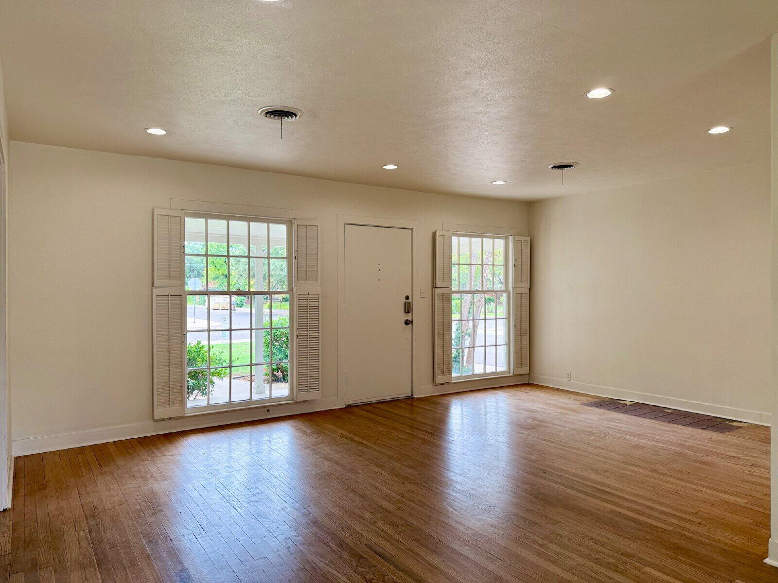 2832 24th Street, Unit FRONT Lubbock, TX 79410 - Photo 3 of 17 3