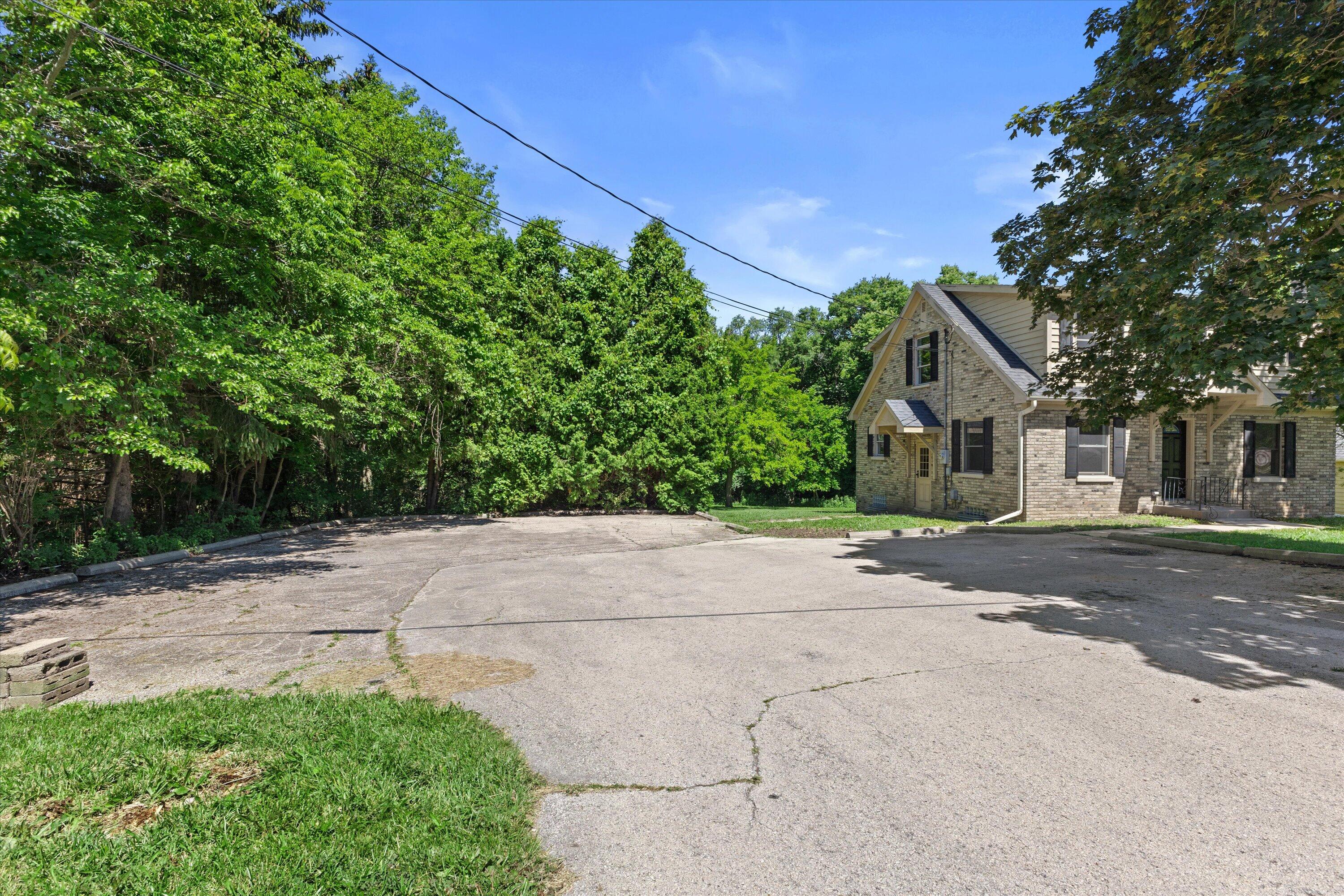 340 Old Green Bay Road Somers, WI 53144 - Photo 53 of 55 Driveway