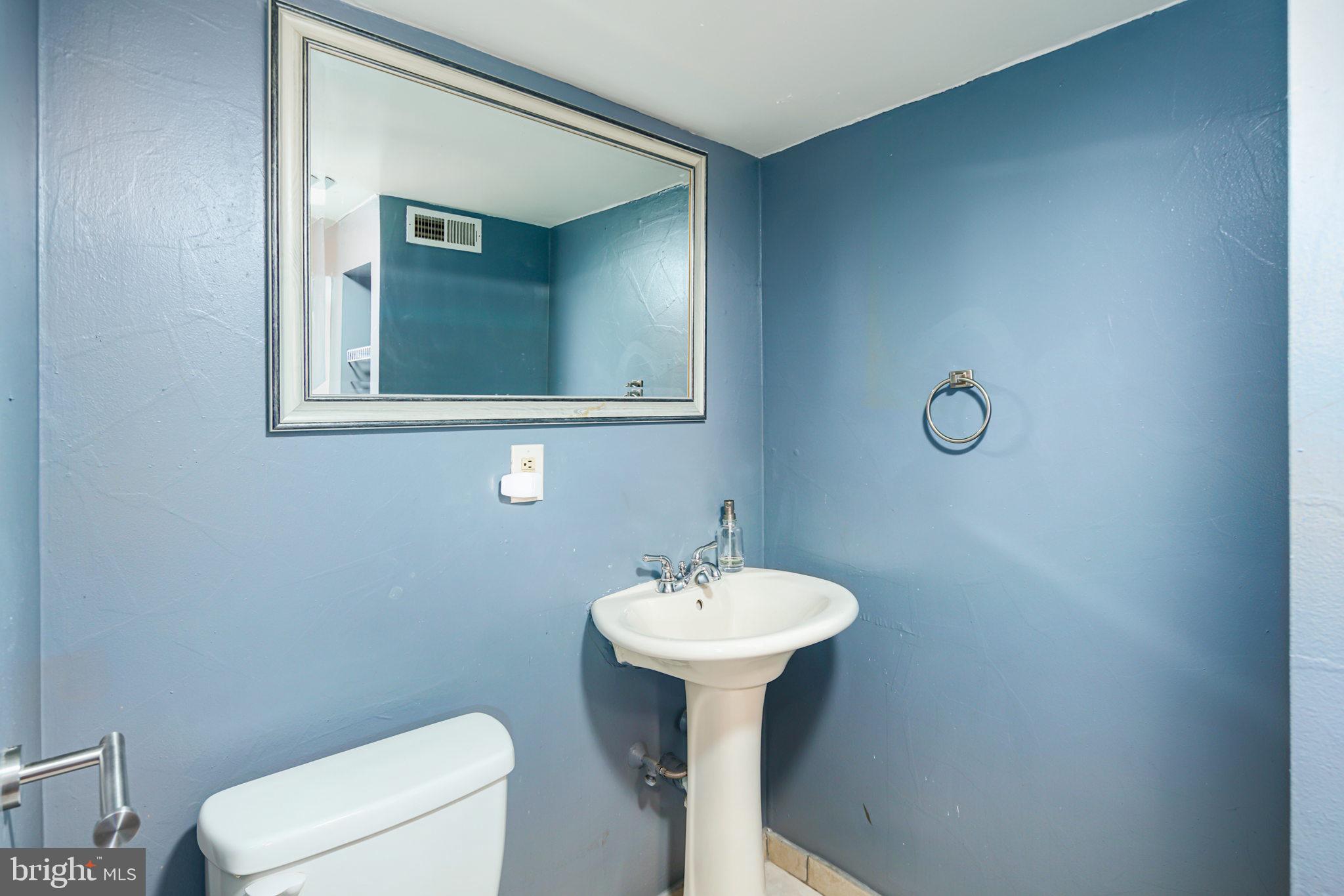 2822 South 9th Street Philadelphia, PA 19148 - Photo 11 of 23 Full bathroom in basement
