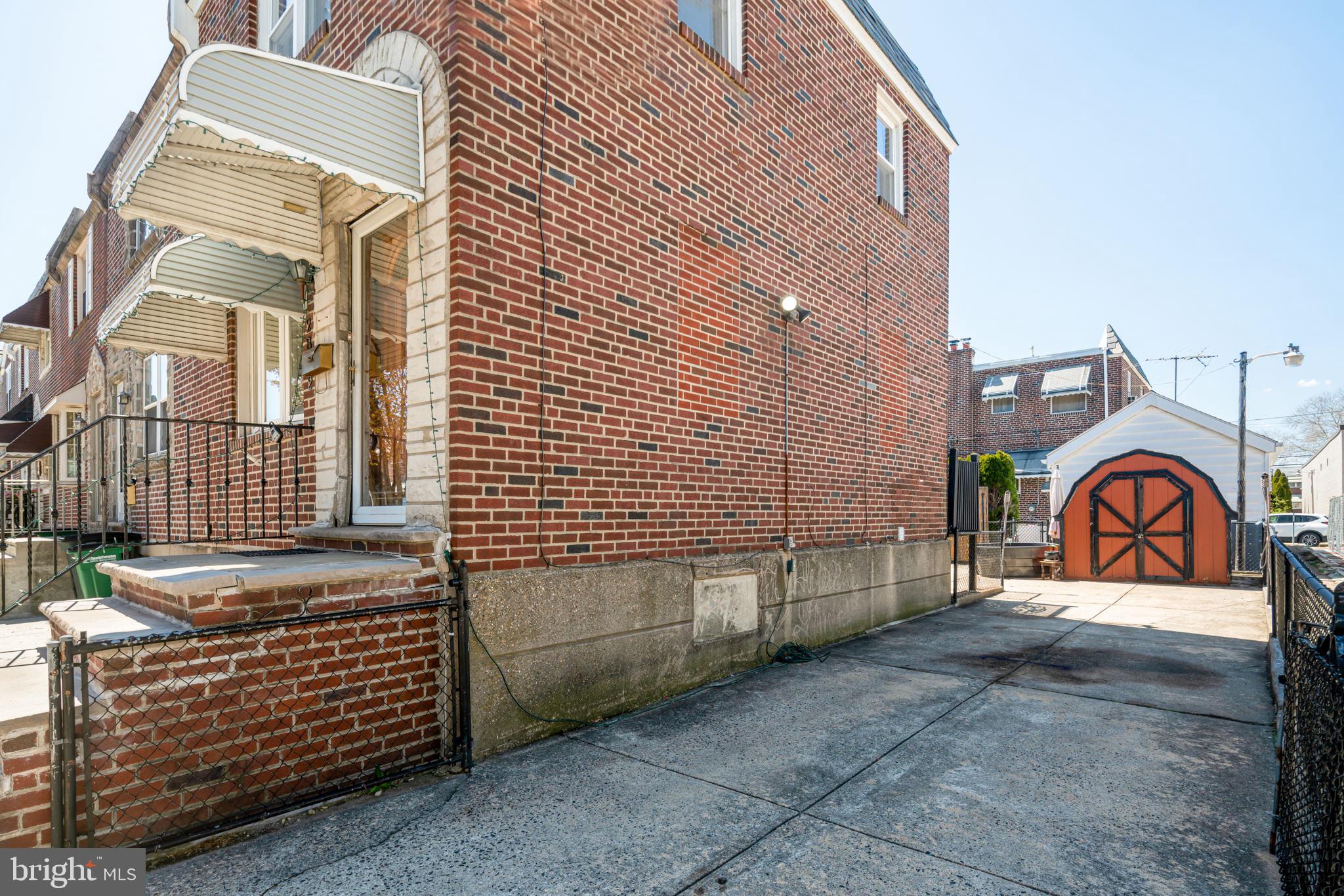 2822 South 9th Street Philadelphia, PA 19148 - Photo 20 of 23 Driveway that can fit 3 cars