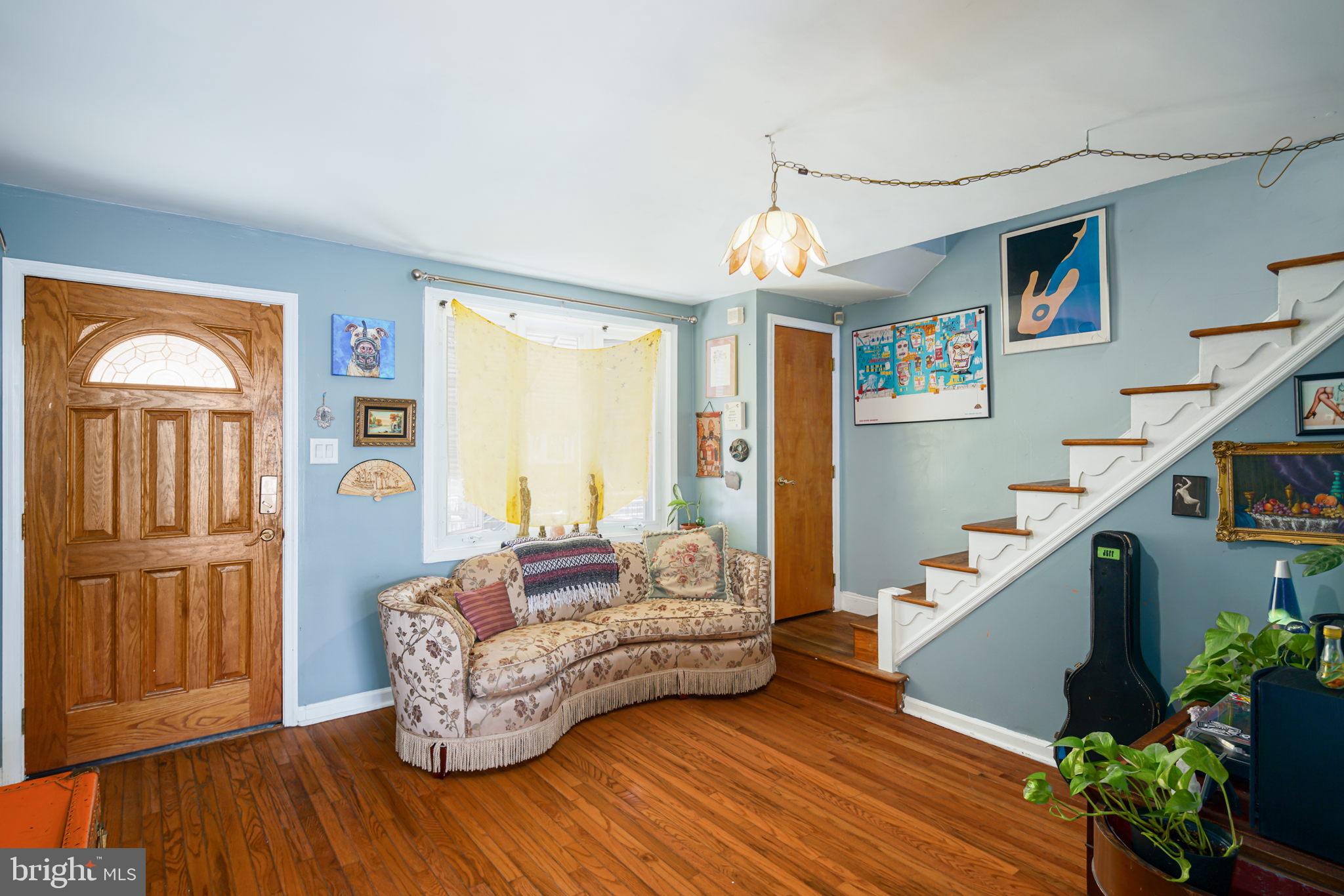 2822 South 9th Street Philadelphia, PA 19148 - Photo 3 of 23 Living room