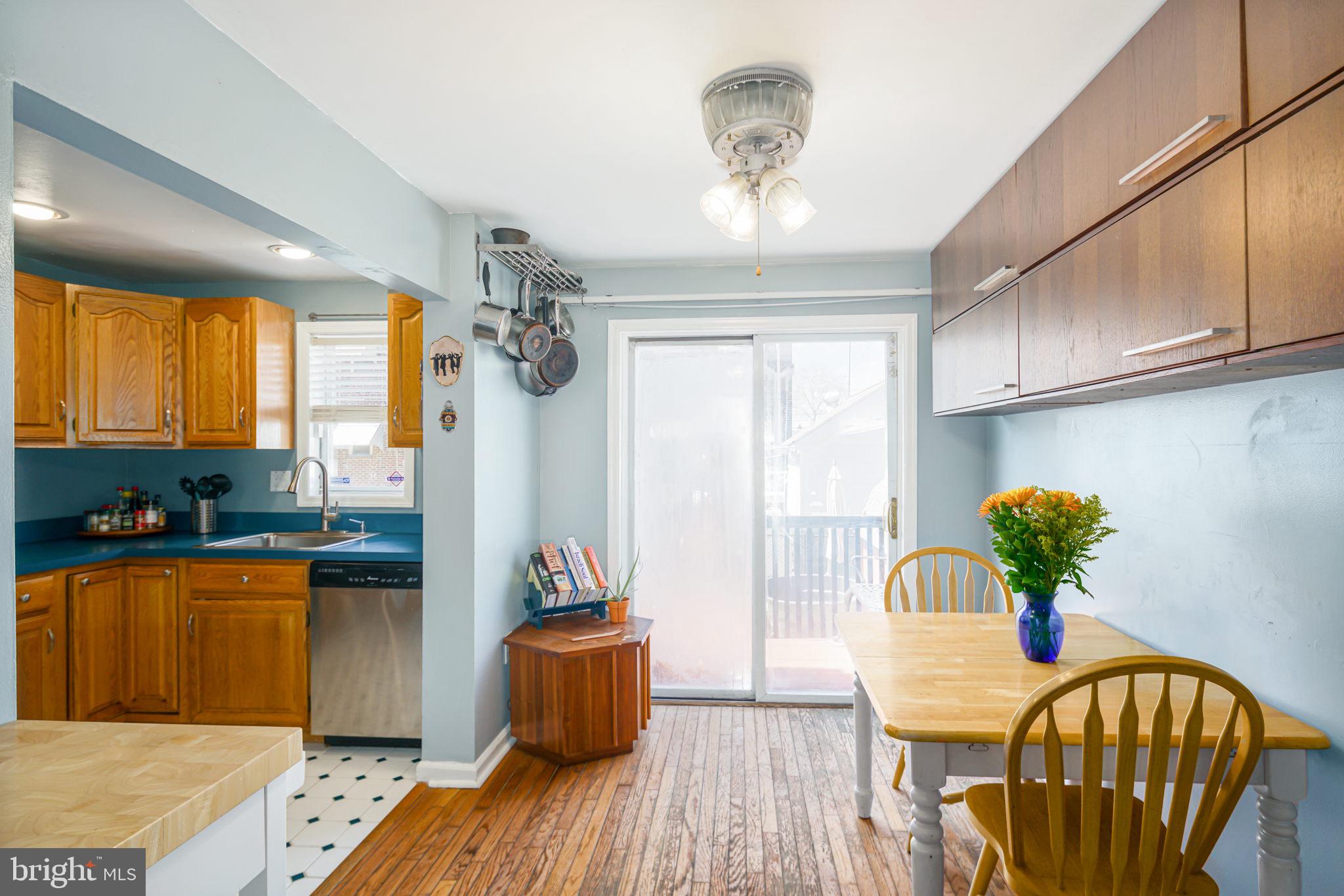 2822 South 9th Street Philadelphia, PA 19148 - Photo 4 of 23 Dining room open to kitchen