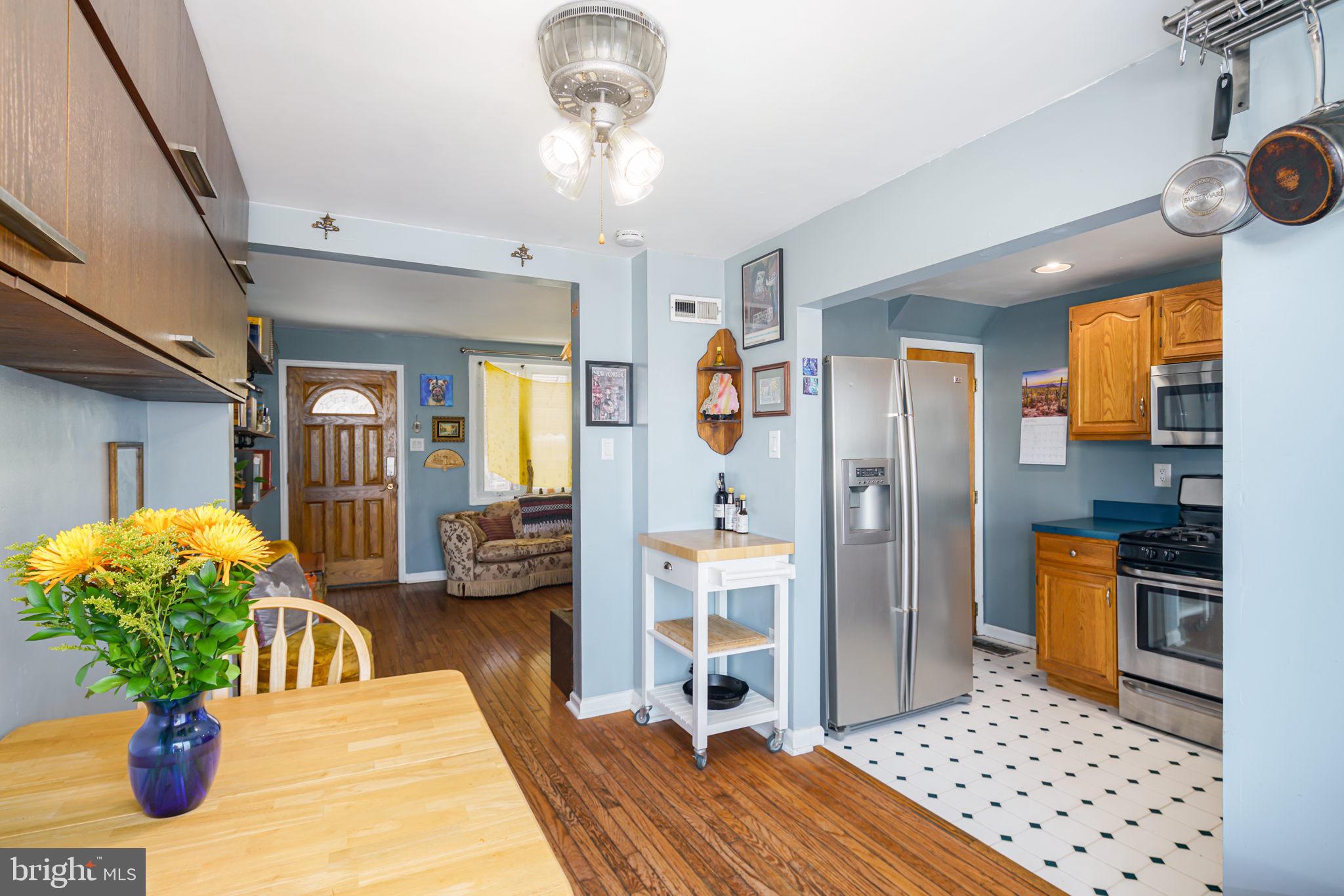2822 South 9th Street Philadelphia, PA 19148 - Photo 8 of 23 Dining area looking into living room