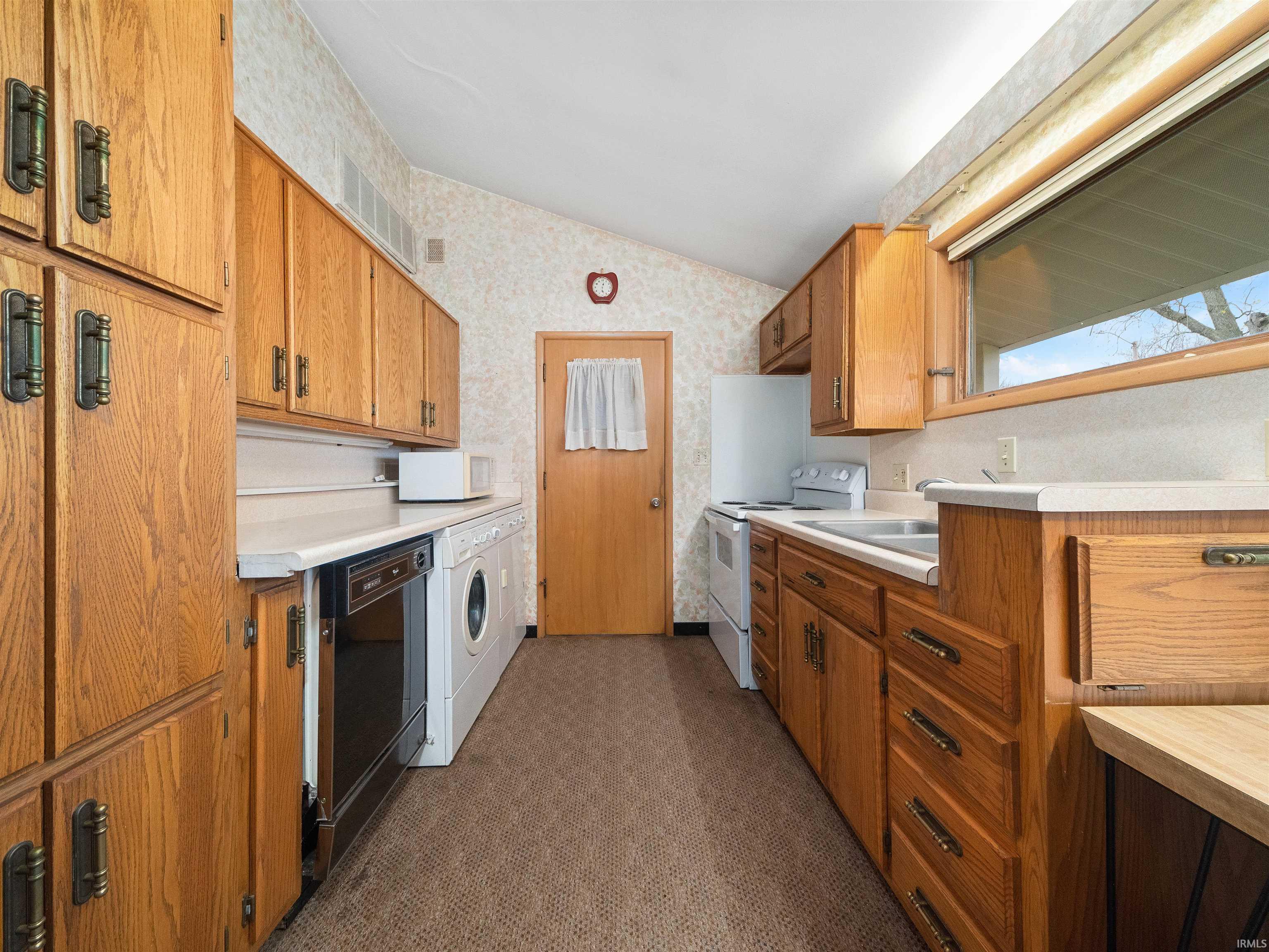 301 Elm Street Butler, IN 46721 - Photo 8 of 36