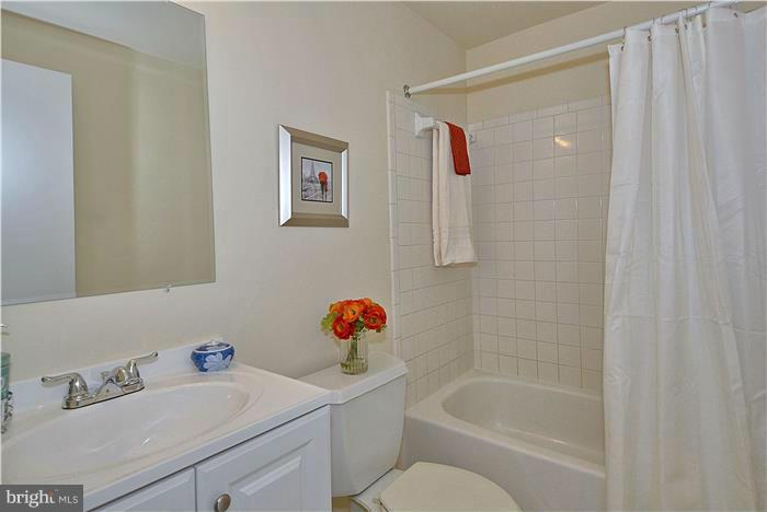 104 Longdraft Road Gaithersburg, MD 20878 - Photo 22 of 30 Upper hall bath