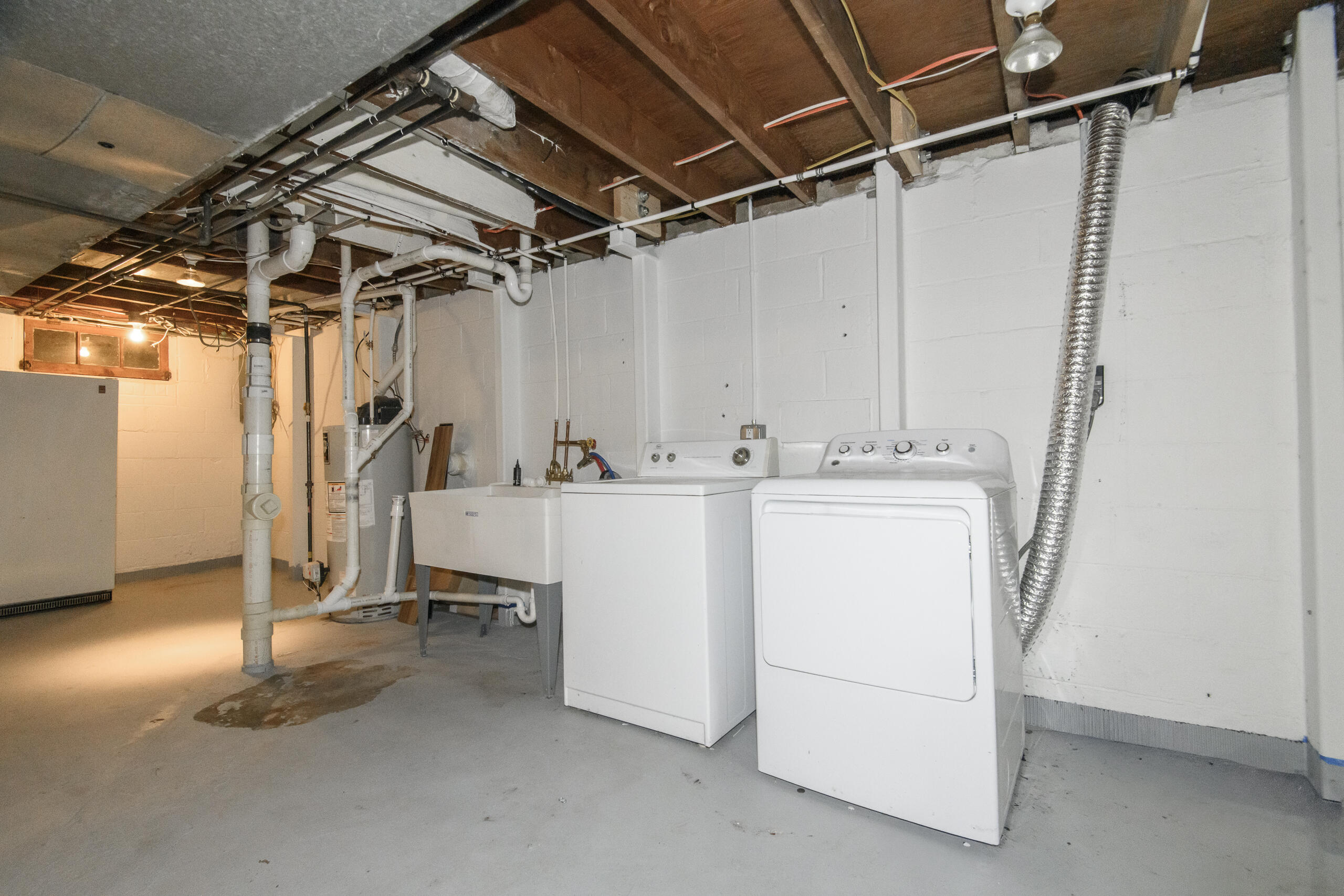 W271N2563 Pear Tree Lane Pewaukee, WI 53072 - Photo 46 of 47 Laundry