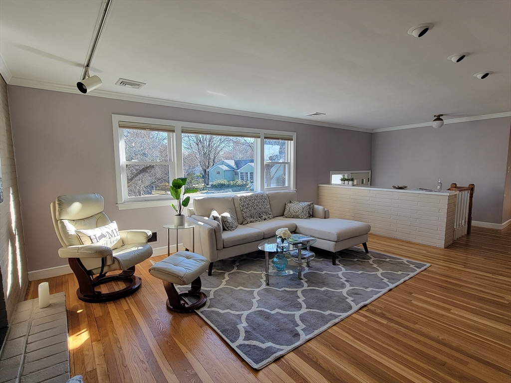 15 Oriole Road Wellesley, MA 02481 - Photo 3 of 17