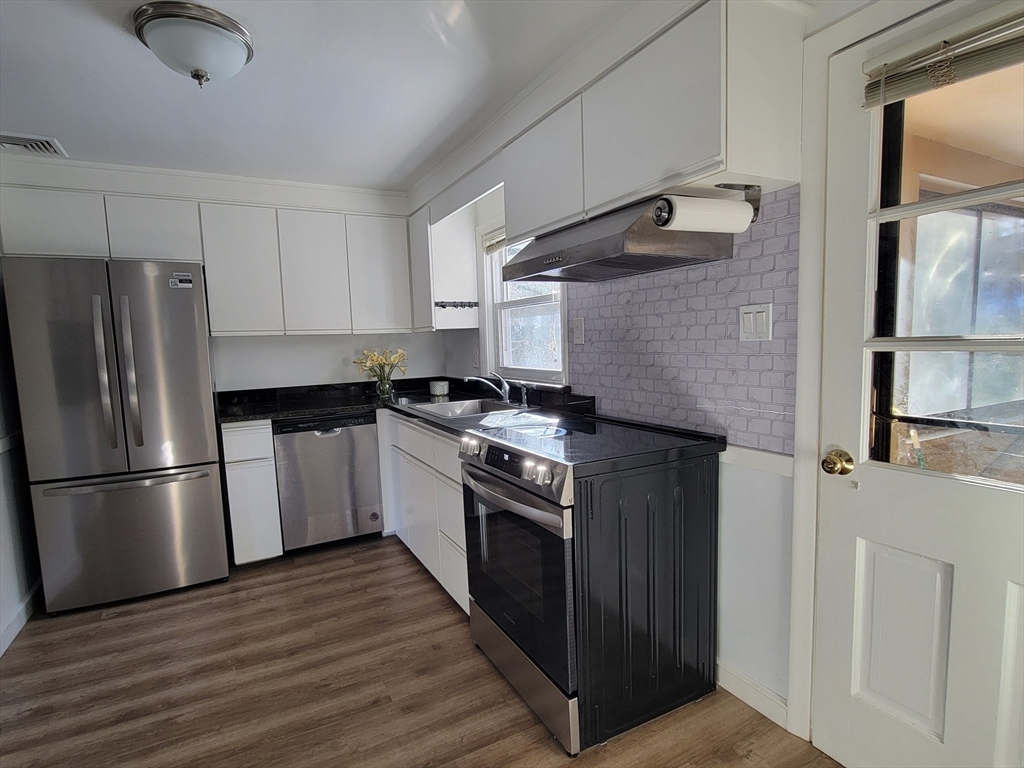 15 Oriole Road Wellesley, MA 02481 - Photo 8 of 17