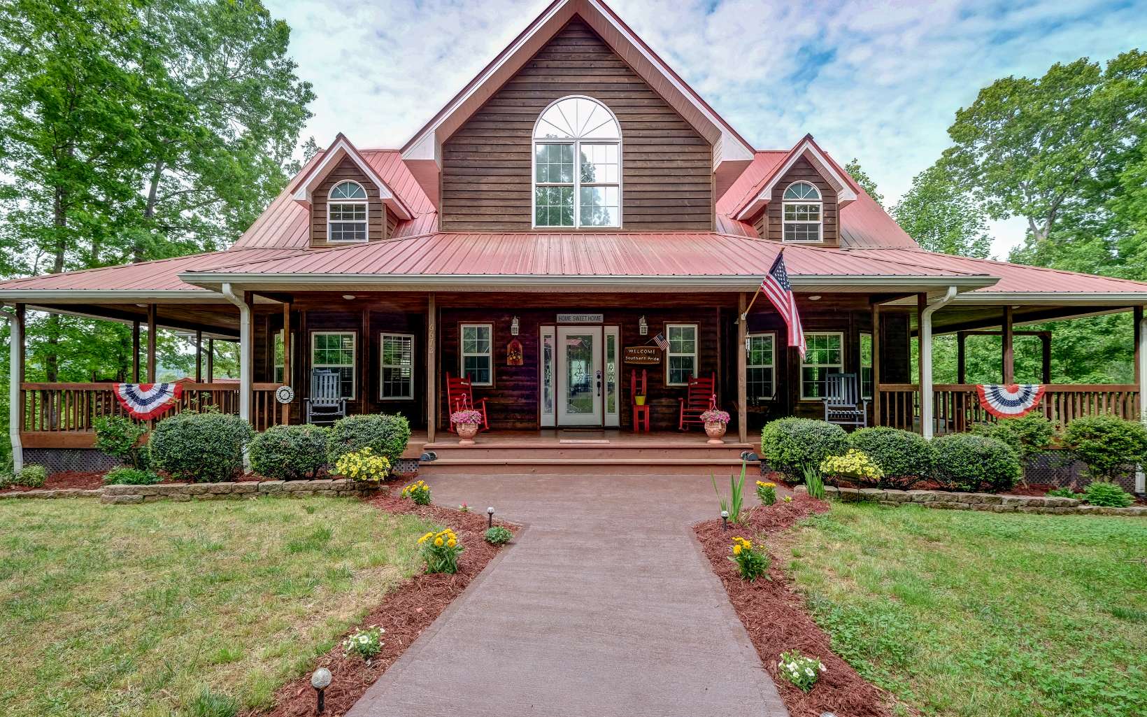 6670 Highway 294 Murphy, NC 28906 - Photo 1 of 4 a front view of a house with garden