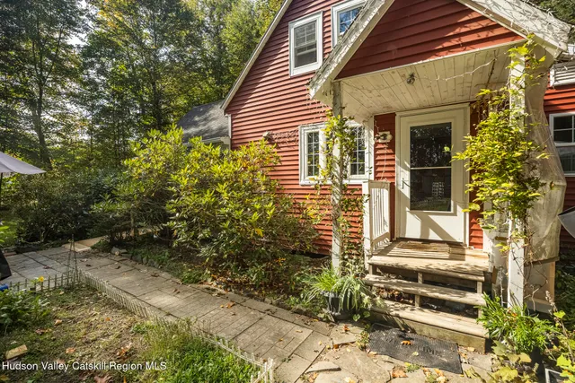 a view of entrance of the house