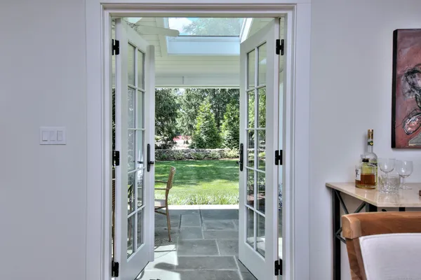 $10,000 | 55 Kings Highway North, Westport, CT 06880