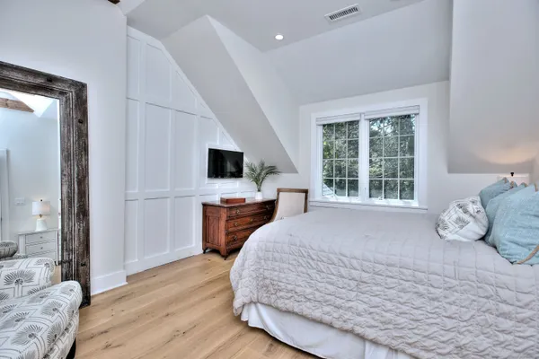 $10,000 | 55 Kings Highway North, Westport, CT 06880