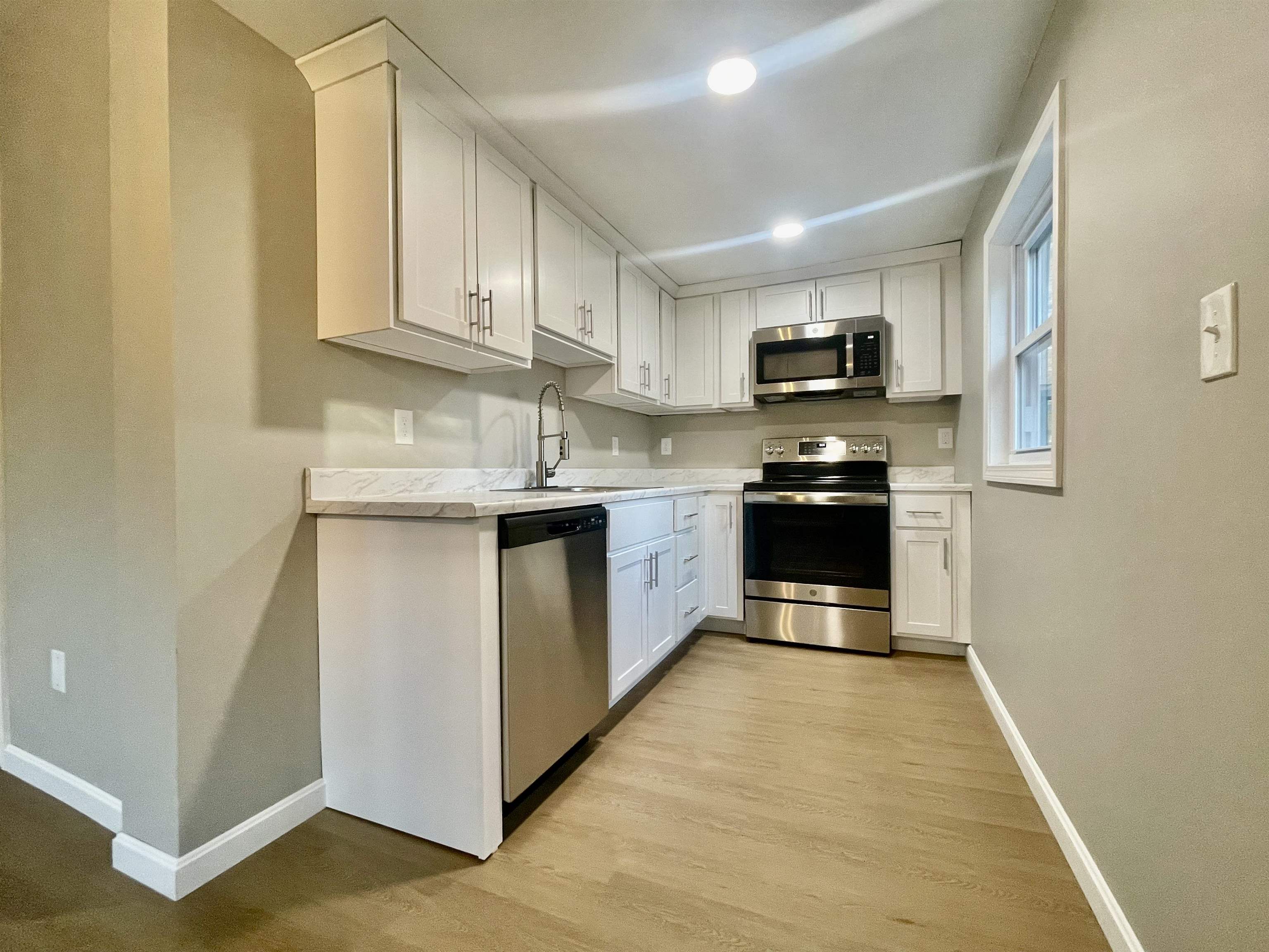 5 Ferndale Road Raymond, NH 03077 - Photo 2 of 30 Gallery Image 2