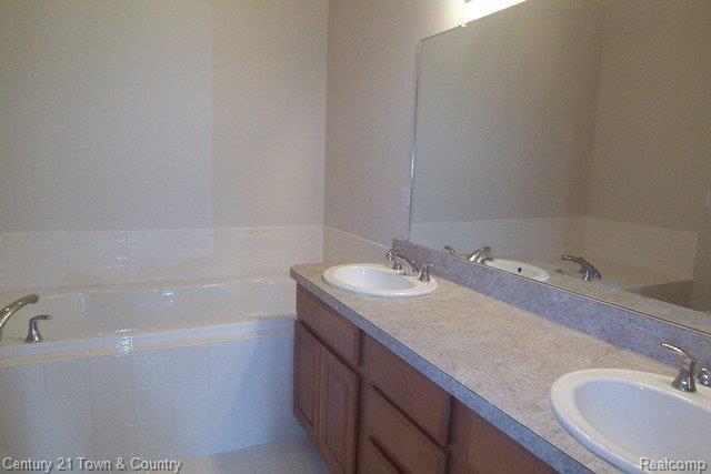 754 East Bluff Court Rochester, MI 48306 - Photo 10 of 20 MBA W DOUBLE SINKS