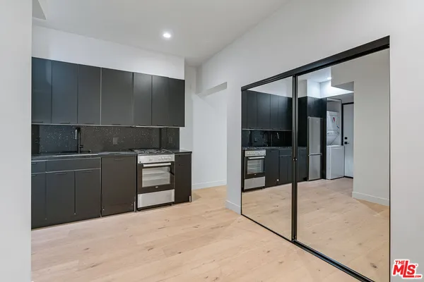 $3,095 | 12320 Montana Avenue, Unit 108, Los Angeles, CA 90049
