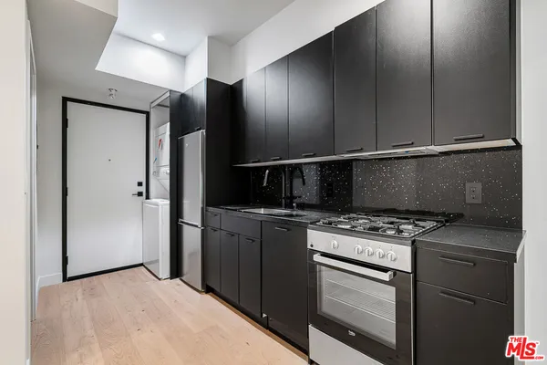$3,095 | 12320 Montana Avenue, Unit 108, Los Angeles, CA 90049