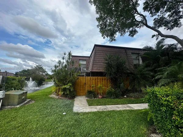 a view of a back yard of the house