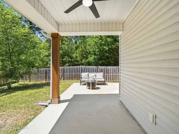 $469,900 | 1011 East Arboria Drive, Hampstead, NC 28443