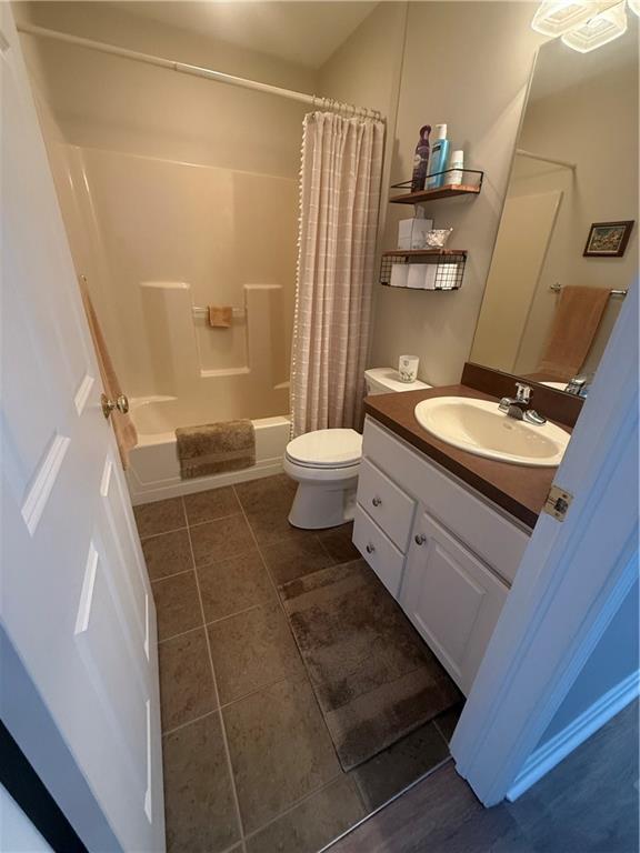 210 Abbey Road New Castle, PA 16105 - Photo 22 of 27 guest bathroom