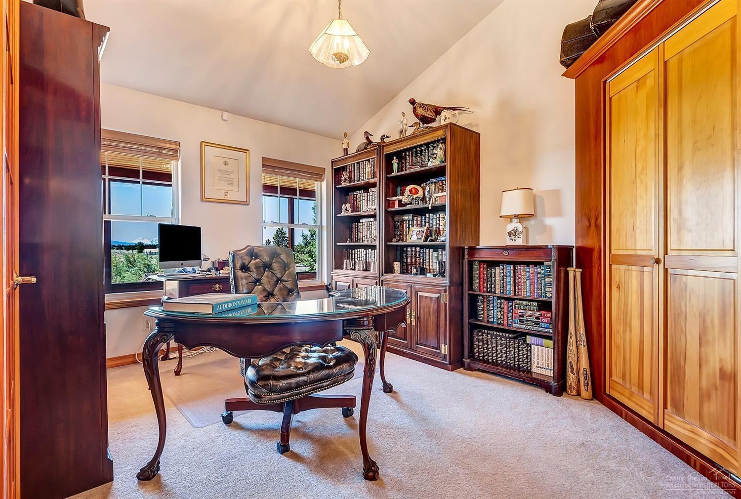 62050 Dodds Road Bend, OR 97701 - Photo 10 of 24 Office/den or third bedroom on the main