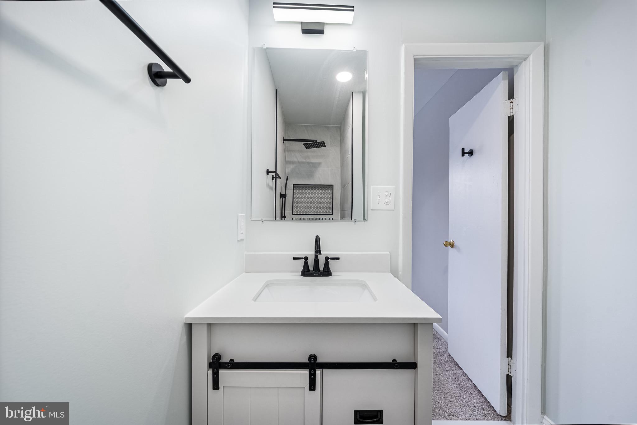 8479 Imperial Drive, Unit 6I Laurel, MD 20708 - Photo 25 of 45 En-Suite full Bath