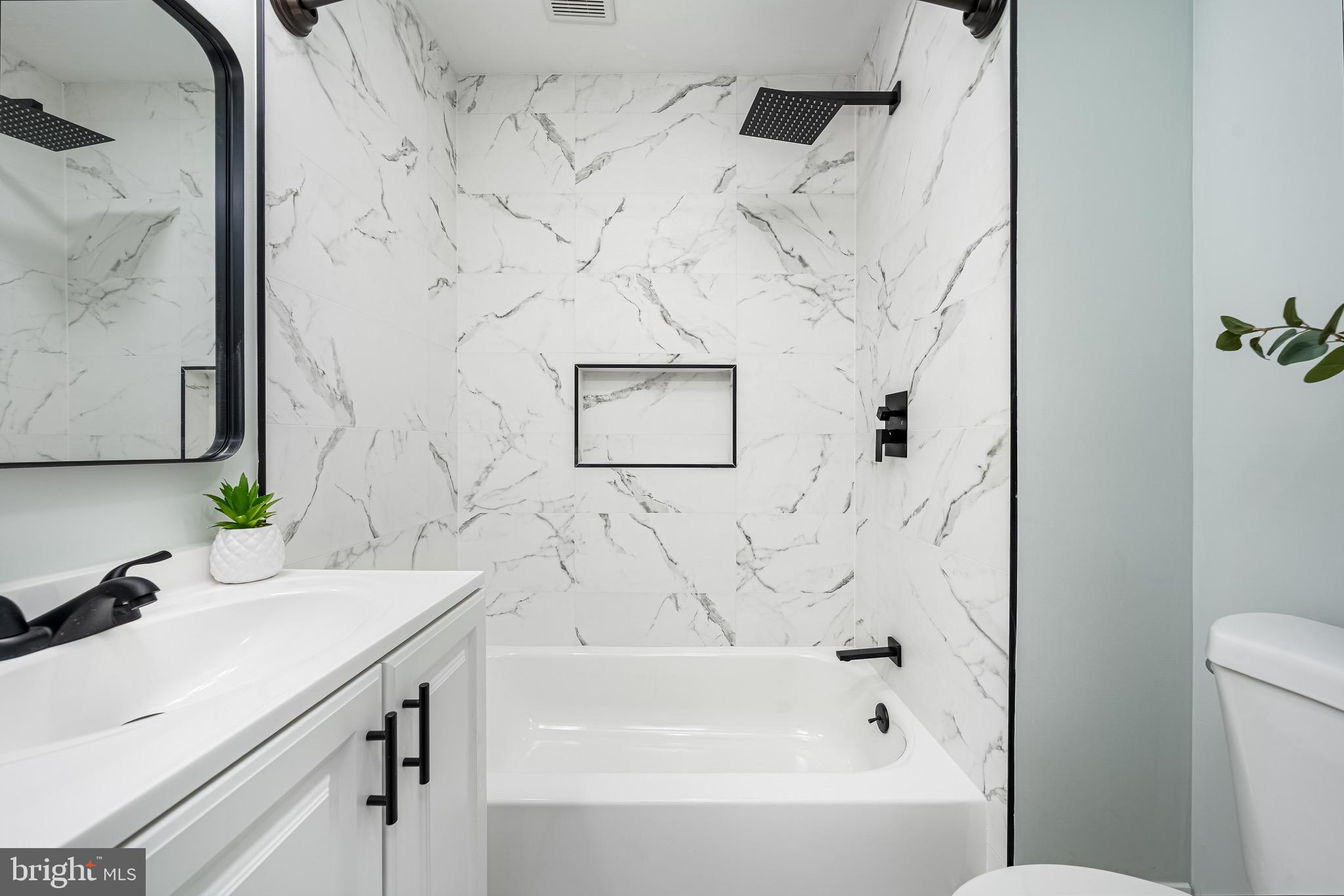 8479 Imperial Drive, Unit 6I Laurel, MD 20708 - Photo 30 of 45 Hallway Full Bath