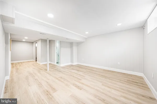 a picture of a wall with a bench