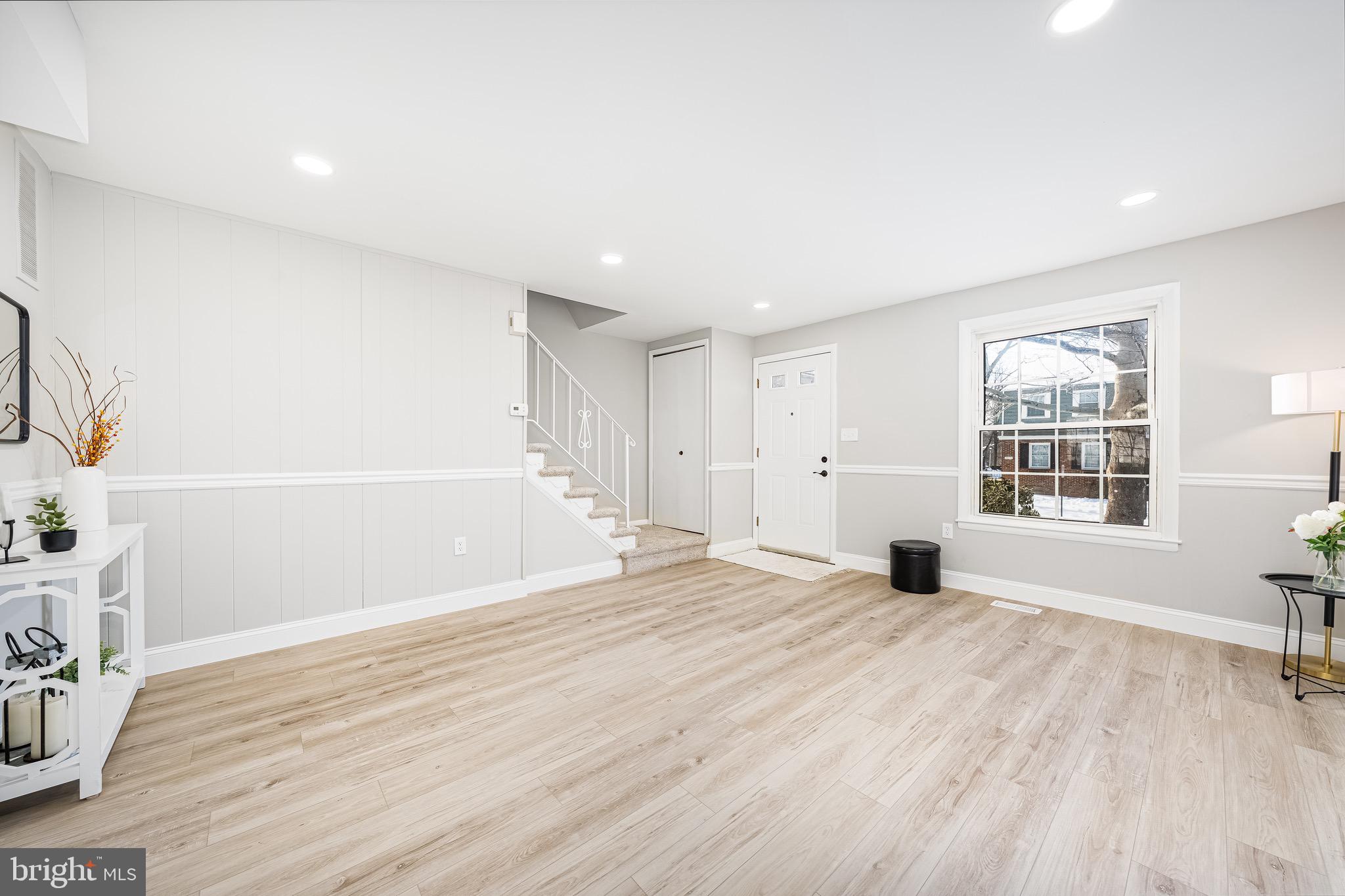 8479 Imperial Drive, Unit 6I Laurel, MD 20708 - Photo 7 of 45 Living Room