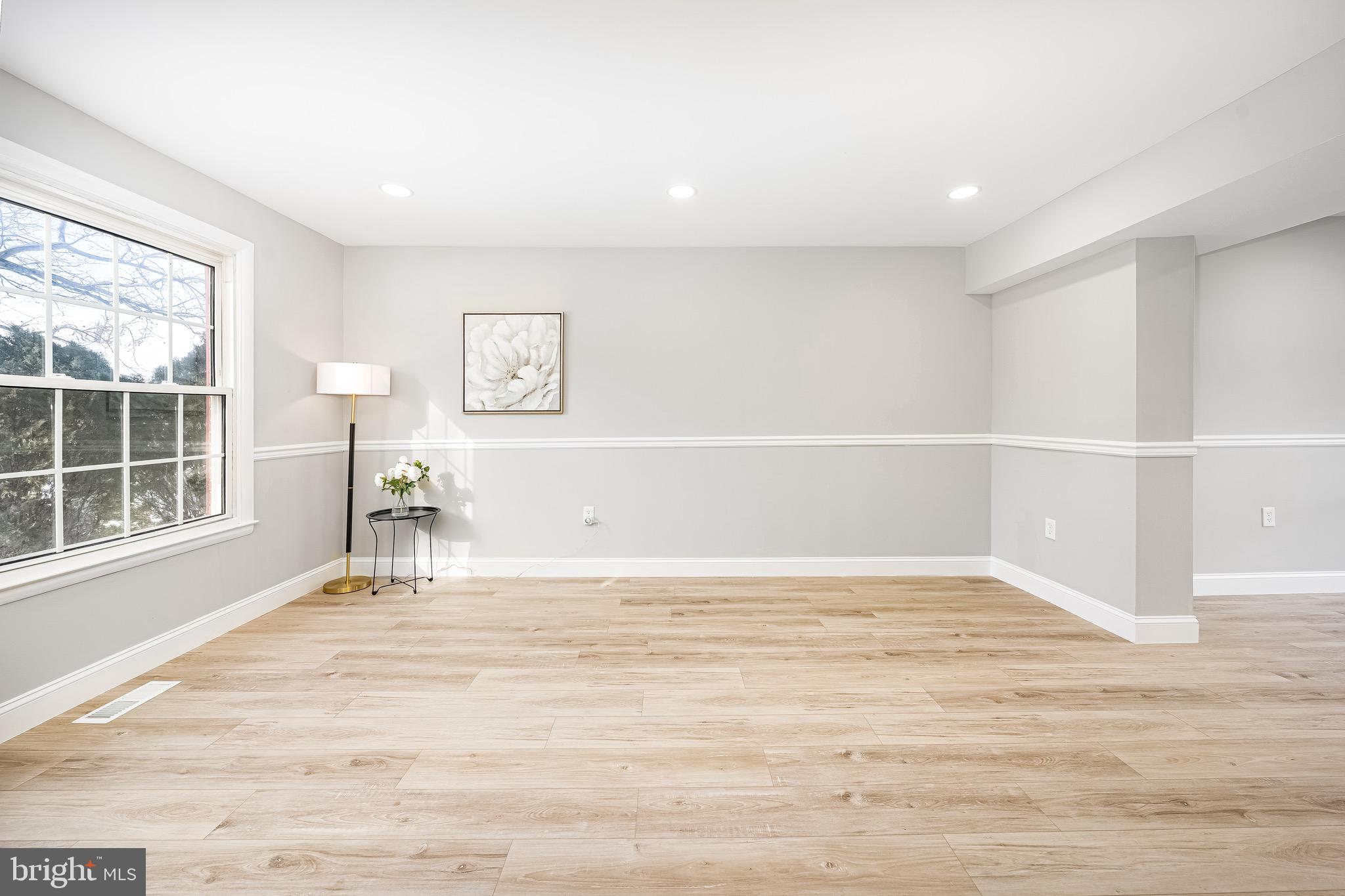 8479 Imperial Drive, Unit 6I Laurel, MD 20708 - Photo 9 of 45 Living Room