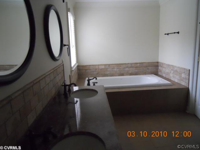 206 Avon Road Richmond, VA 23221 - Photo 9 of 12 Master Bath