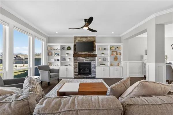 $629,999 | 914 Rannoch Lane, Raymore, MO 64083