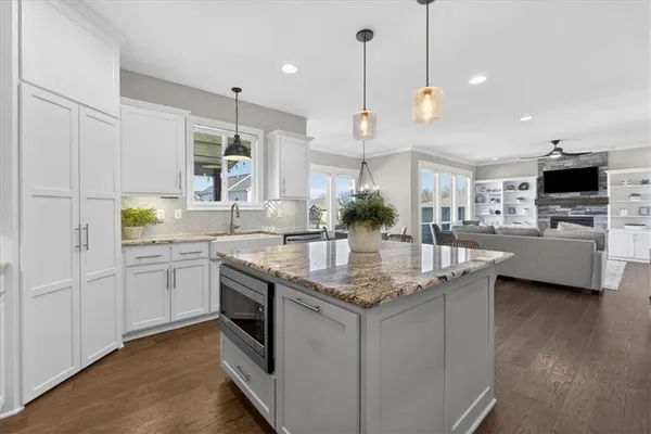 $629,999 | 914 Rannoch Lane, Raymore, MO 64083