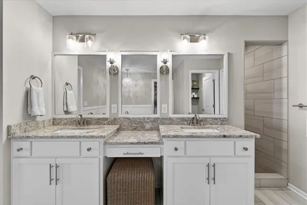 $629,999 | 914 Rannoch Lane, Raymore, MO 64083