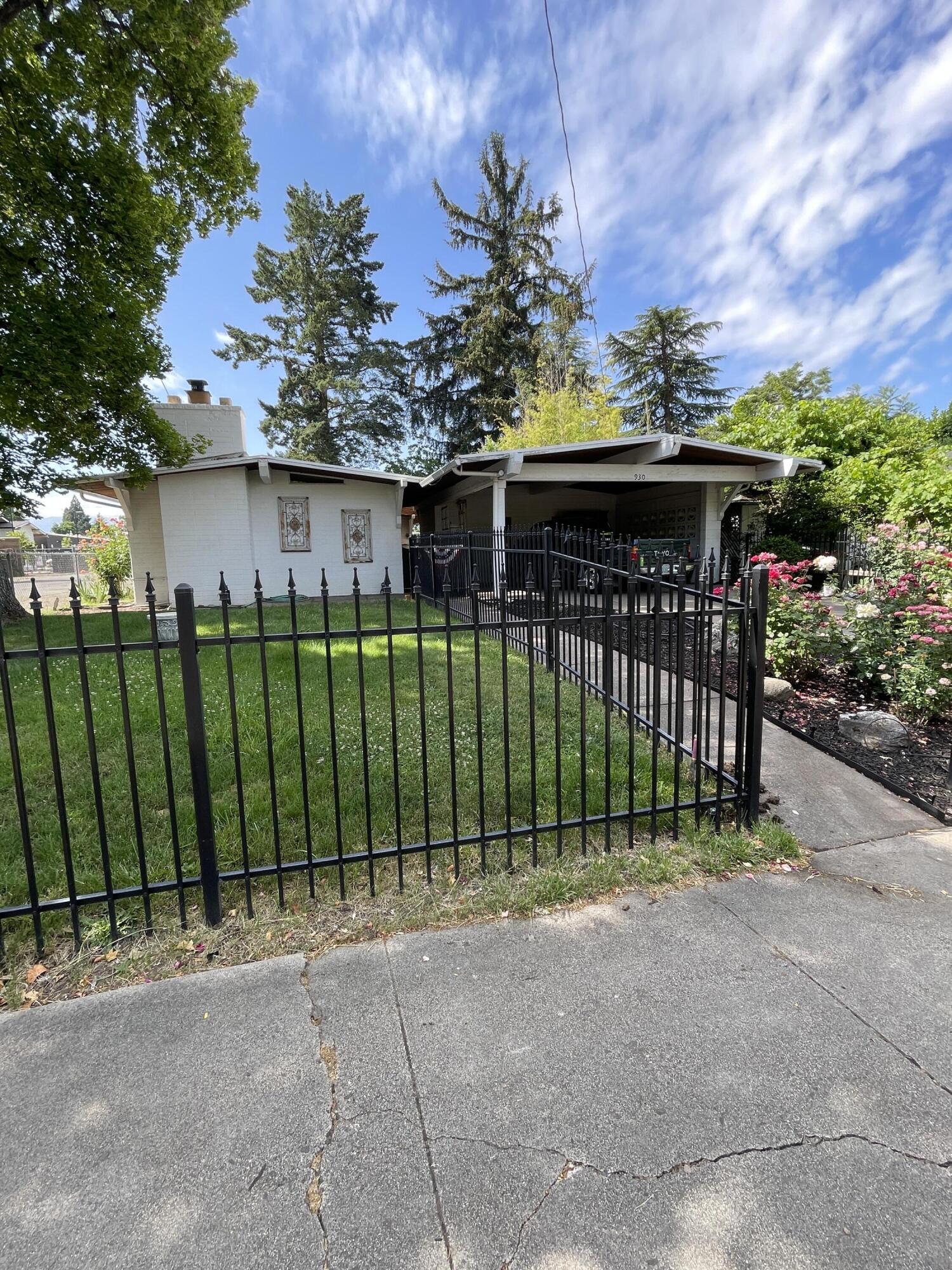 930 Reddy Avenue Medford, OR 97504 - Photo 2 of 15 front view.