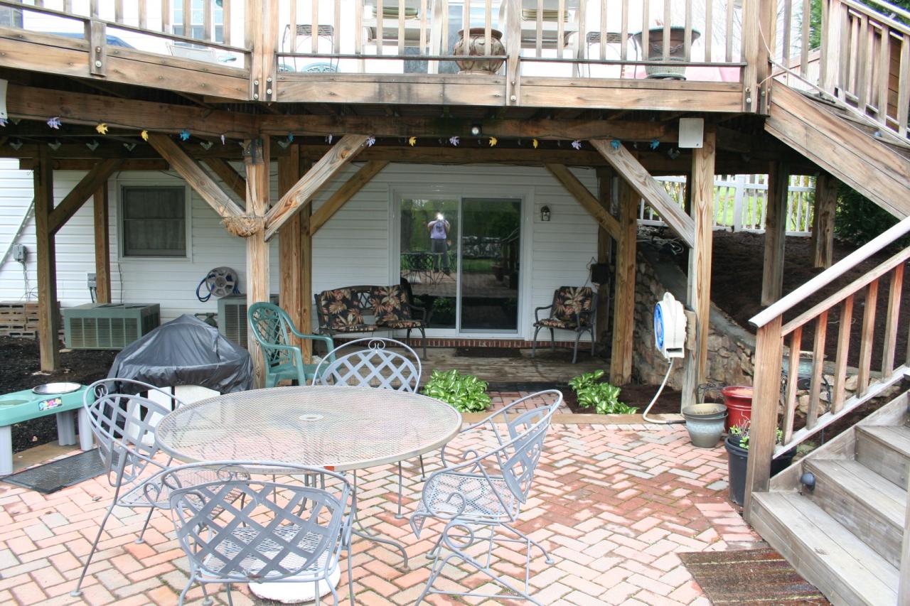 5336 Huntridge Road Roanoke, VA 24012 - Photo 115 of 151 view below deck, and patio