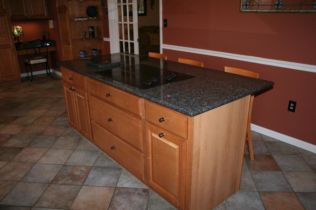 5336 Huntridge Road Roanoke, VA 24012 - Photo 14 of 151 granite island, cooktop, bar seating