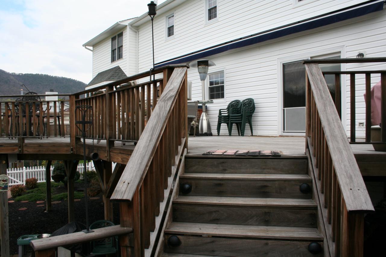 5336 Huntridge Road Roanoke, VA 24012 - Photo 134 of 151 stairs leading back up to deck