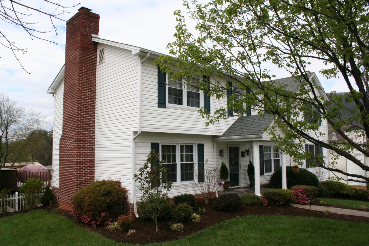 5336 Huntridge Road Roanoke, VA 24012 - Photo 137 of 151 different view, chimney, and front
