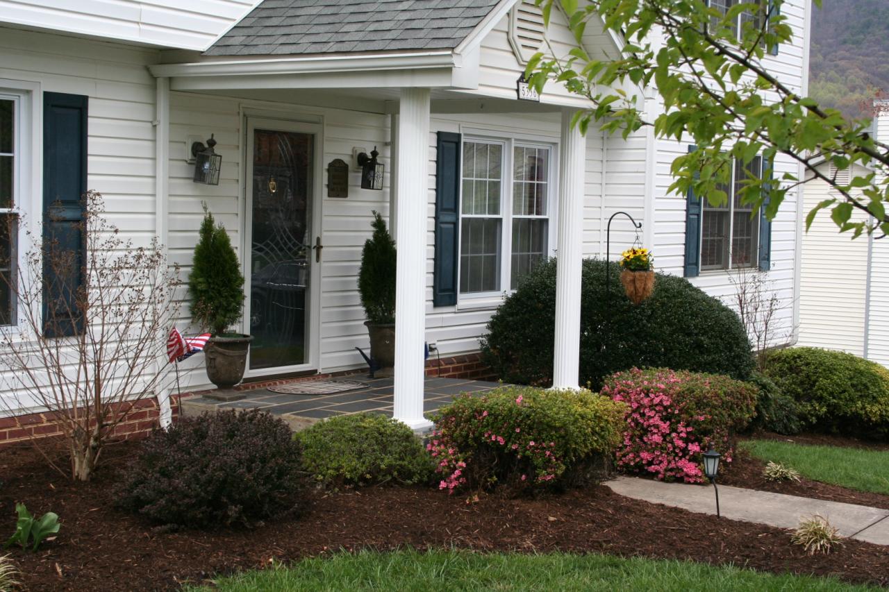 5336 Huntridge Road Roanoke, VA 24012 - Photo 139 of 151 front porch, with fresh mulch landscape