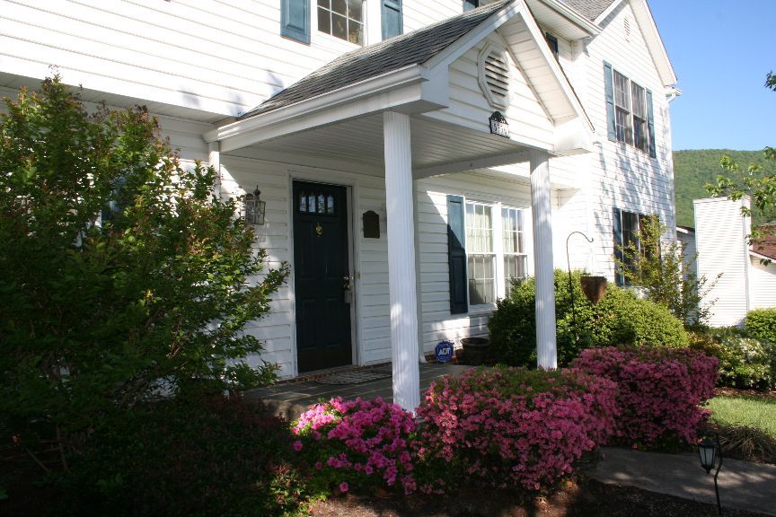 5336 Huntridge Road Roanoke, VA 24012 - Photo 140 of 151 front porch