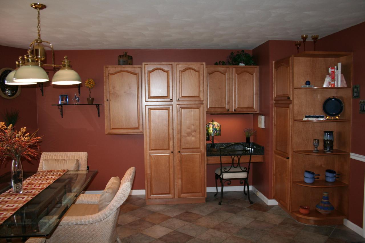 5336 Huntridge Road Roanoke, VA 24012 - Photo 15 of 151 Eating area, writing area, cabinetry