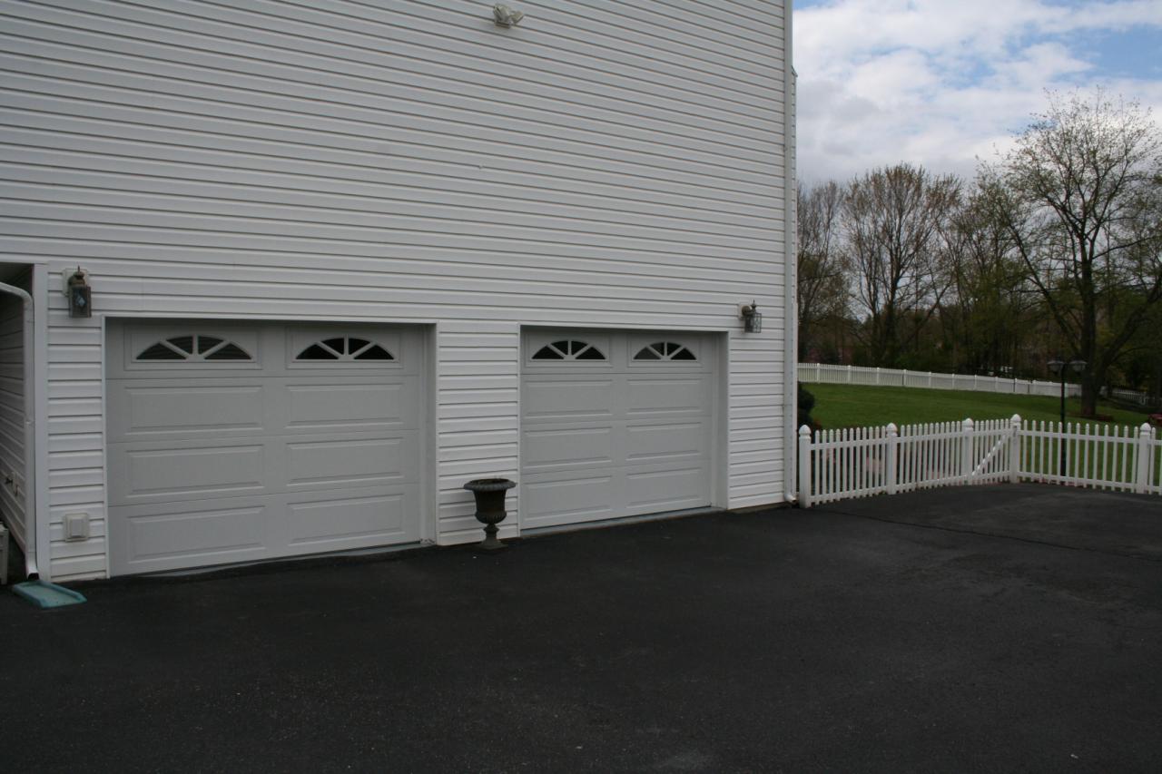 5336 Huntridge Road Roanoke, VA 24012 - Photo 143 of 151 Need parking? You got it!