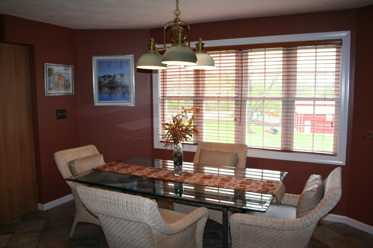 5336 Huntridge Road Roanoke, VA 24012 - Photo 17 of 151 eating area with backyard views!