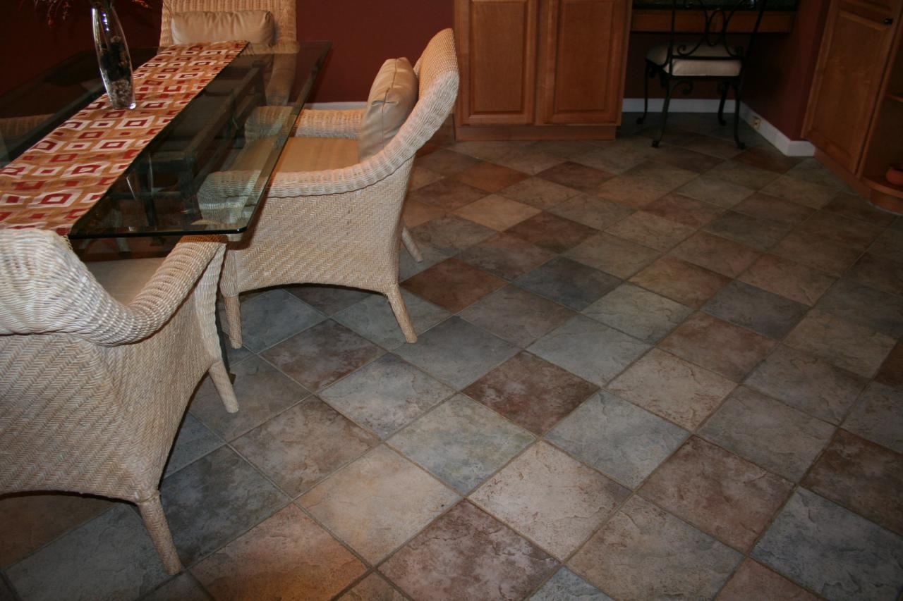5336 Huntridge Road Roanoke, VA 24012 - Photo 23 of 151 ceramic tile floor in kitchen area